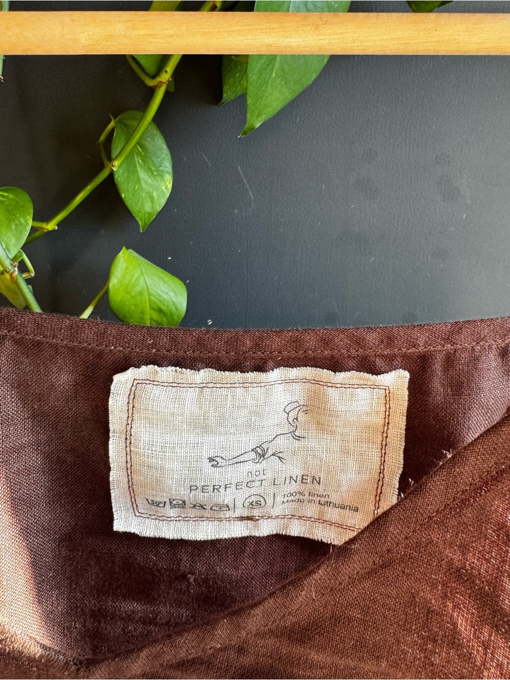 notPERFECTLINEN Brown Linen V-Neck Midi Dress - Picture 4 of 4